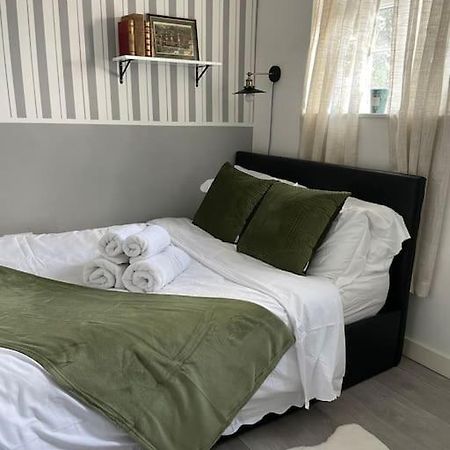 One Bedroom Putney Village Flat London Exterior photo