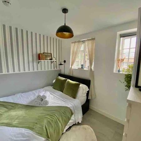 One Bedroom Putney Village Flat London Exterior photo