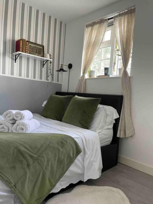 One Bedroom Putney Village Flat London Exterior photo
