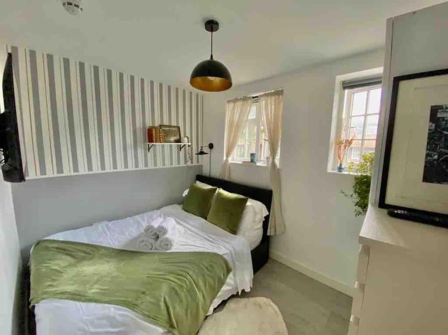 One Bedroom Putney Village Flat London Exterior photo